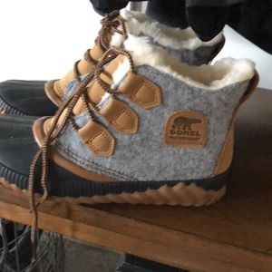 Brand New Sorel Out and About fleece lined